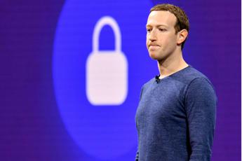 Zuckerberg 'blocca' Trump: Account Facebook e Instagram sospesi 