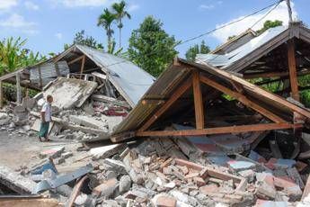 Terremoto a Lombok, almeno 14 morti in Indonesia Terremoto a Lombok, almeno 14 morti in Indonesia