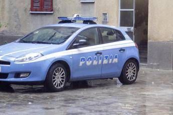 Pugni e pietra in testa a migrante Pugni e pietra in testa a migrante