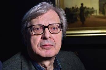 Sgarbi: Turista austriaco ha scambiato cultura per divano