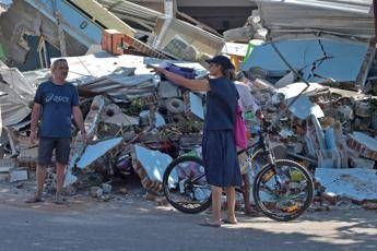 Sisma Indonesia, 140 morti. Italiani bloccati Sisma Indonesia, 140 morti. Italiani bloccati
