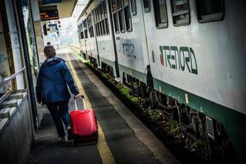 Capotreno presa a pugni da passeggero Capotreno presa a pugni da passeggero