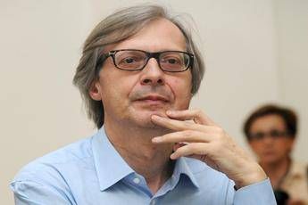 Sgarbi: M5S governerebbe anche con l'Isis Sgarbi: M5S governerebbe anche con l'Isis