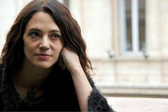 Lutto per Asia Argento, morta la mamma Lutto per Asia Argento, morta la mamma