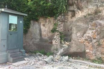 Paura al Foro Romano, giù pezzo di muro Paura al Foro Romano, giù pezzo di muro