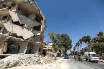 Bombe su Idlib, raid russi in Siria Bombe su Idlib, raid russi in Siria