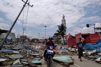 Indonesia, sisma e tsunami: quasi 400 morti Indonesia, sisma e tsunami: quasi 400 morti