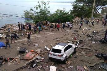 Tsunami Indonesia, il momento dell'impatto Tsunami Indonesia, il momento dell'impatto