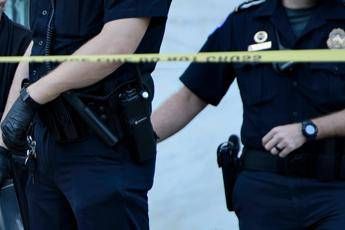 Sparatoria a Philadelphia, 6 agenti feriti Sparatoria a Philadelphia, 6 agenti feriti