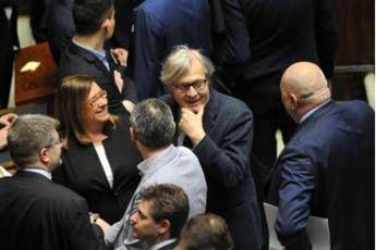 Conte parla alla Camera, Sgarbi si addormenta