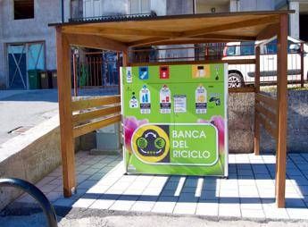 Reverse vending, riciclare al distributore fa guadagnare Reverse vending, riciclare al distributore fa guadagnare