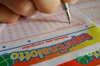 Superenalotto, nessun 6: jackpot sale a 83,8 mln