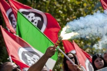 Sfila Casapound a Trieste, antifascisti in piazza Sfila Casapound a Trieste, antifascisti in piazza