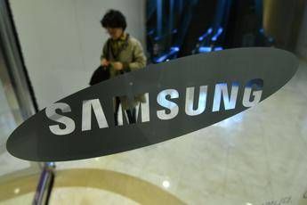 Samsung svela lo smartphone pieghevole Samsung svela lo smartphone pieghevole