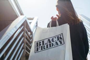 Il Black Friday diventa green. Parola d'ordine: donare Il Black Friday diventa green. Parola d'ordine: donare