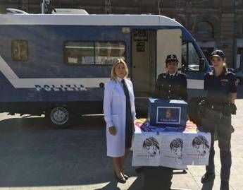 Violenza su donne, a Palermo torna il camper della Polizia Violenza su donne, a Palermo torna il camper della Polizia