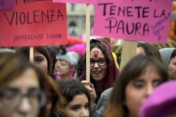 Violenza sulle donne, Mattarella: Fenomeno tragicamente alto Violenza sulle donne, Mattarella: Fenomeno tragicamente alto
