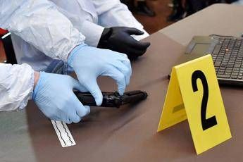 Uccisa con un colpo di pistola alla testa, arrestato l'ex marito Uccisa con un colpo di pistola alla testa, arrestato l'ex marito