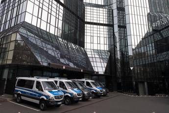Ipotesi riciclaggio, perquisite sedi Deutsche Bank Ipotesi riciclaggio, perquisite sedi Deutsche Bank
