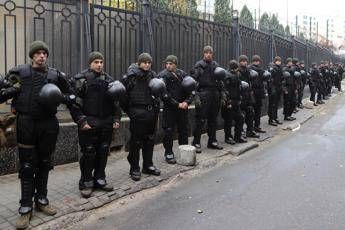 L'Ucraina vieta ingresso agli uomini russi L'Ucraina vieta ingresso agli uomini russi