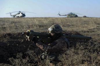 Contractor e carri armati vintage, tensione a confine Russia-Ucraina