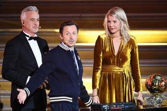 Pallone d'oro, dj Solveig e la gaffe sessista Pallone d'oro, dj Solveig e la gaffe sessista
