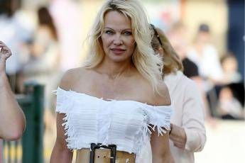 Pamela Anderson attacca Salvini Pamela Anderson attacca Salvini