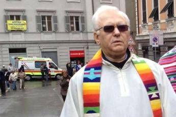 'Gesù? Per Salvini un clandestino', prete chiude chiesa a Natale 'Gesù? Per Salvini un clandestino', prete chiude chiesa a Natale