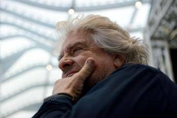 Grillo: Parlamentari in saldo? Offro più di Berlusconi