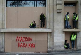 Gilet gialli implacabili: ancora blocchi Gilet gialli implacabili: ancora blocchi