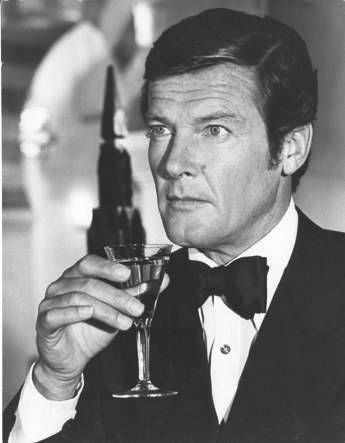 James Bond un alcolista, 'diagnosi' scienziati James Bond un alcolista, 'diagnosi' scienziati