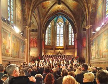 Applausi per Josè Carreras al Concerto di Natale di Assisi