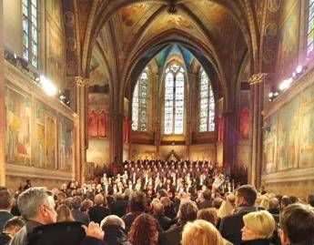 Applausi per Josè Carreras al Concerto di Natale di Assisi Applausi per Josè Carreras al Concerto di Natale di Assisi