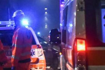 Bari, auto prende fuoco dopo scontro: morti due ragazzi