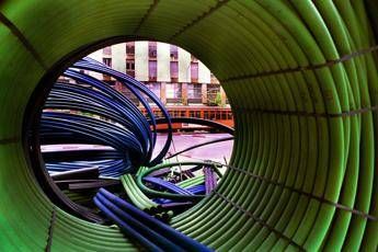 Tra legno e fibra ottica, l'artigiano è sempre più nella 'Rete' Tra legno e fibra ottica, l'artigiano è sempre più nella 'Rete'