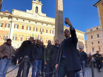 Global Compact, CasaPound sotto al Parlamento: Salvini chiarisca