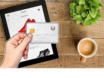 Lo shopping online è the nightmare before Christmas: secondo Kaspersky Lab sono stati compromessi i dati bancari di un terzo delle persone che hanno fatto acquisti Lo shopping online è the nightmare before Christmas: secondo Kaspersky Lab sono stati compromessi i dati bancari di un terzo delle persone che hanno fatto acquisti