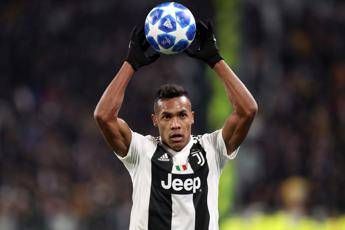 Alex Sandro alla Juve, c'è il rinnovo Alex Sandro alla Juve, c'è il rinnovo
