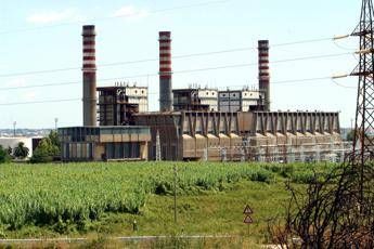 Milano chiude in rialzo, Enel aggiorna i massimi da 10 anni Milano chiude in rialzo, Enel aggiorna i massimi da 10 anni