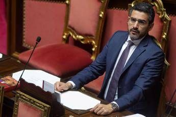 Fraccaro: Nessun motivo per togliere fiducia a Raggi Fraccaro: Nessun motivo per togliere fiducia a Raggi