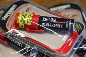 Raggi difende lo spray al peperoncino Raggi difende lo spray al peperoncino