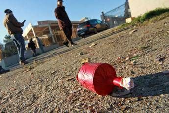 Feriti per i botti, 12enne perde dito Feriti per i botti, 12enne perde dito