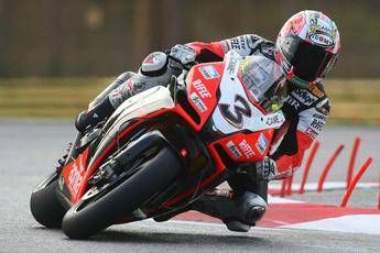 Max Biaggi torna in pista Max Biaggi torna in pista