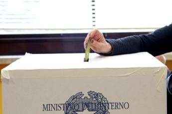 Sondaggi, Lega e Pd in calo. Fratelli d'Italia oltre il 10%