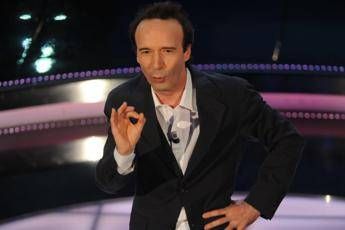 Sanremo, Benigni sul palco e Twitter esplode