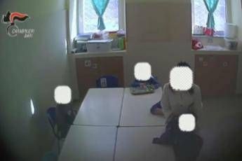 Botte e insulti a bimbi autistici: 4 arresti Botte e insulti a bimbi autistici: 4 arresti