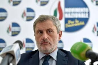 Roma, Alemanno: Querelo Raggi per menzogne sui campi nomadi Roma, Alemanno: Querelo Raggi per menzogne sui campi nomadi
