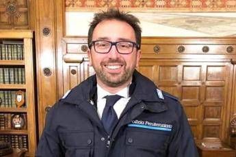 Bonafede in divisa, scatta lo sfottò Bonafede in divisa, scatta lo sfottò