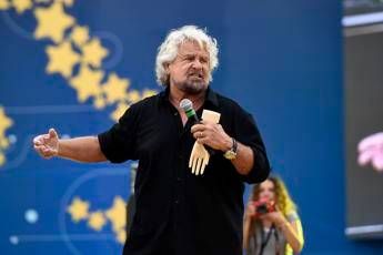 Flop Grillo a Oxford, social all'attacco Flop Grillo a Oxford, social all'attacco