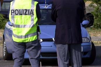 Auto su poliziotto, tre morti sulla Catania-Messina Auto su poliziotto, tre morti sulla Catania-Messina